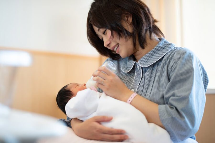 مصرف کوپاکسون توسط مادر در دوره شیردهی، تاثیر منفی روی نوزاد نمی گذارد